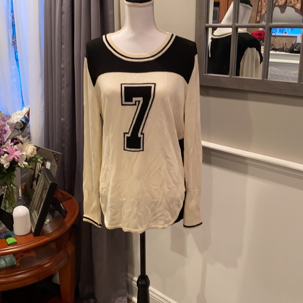 Banana Republic woman “7” sweater NWT